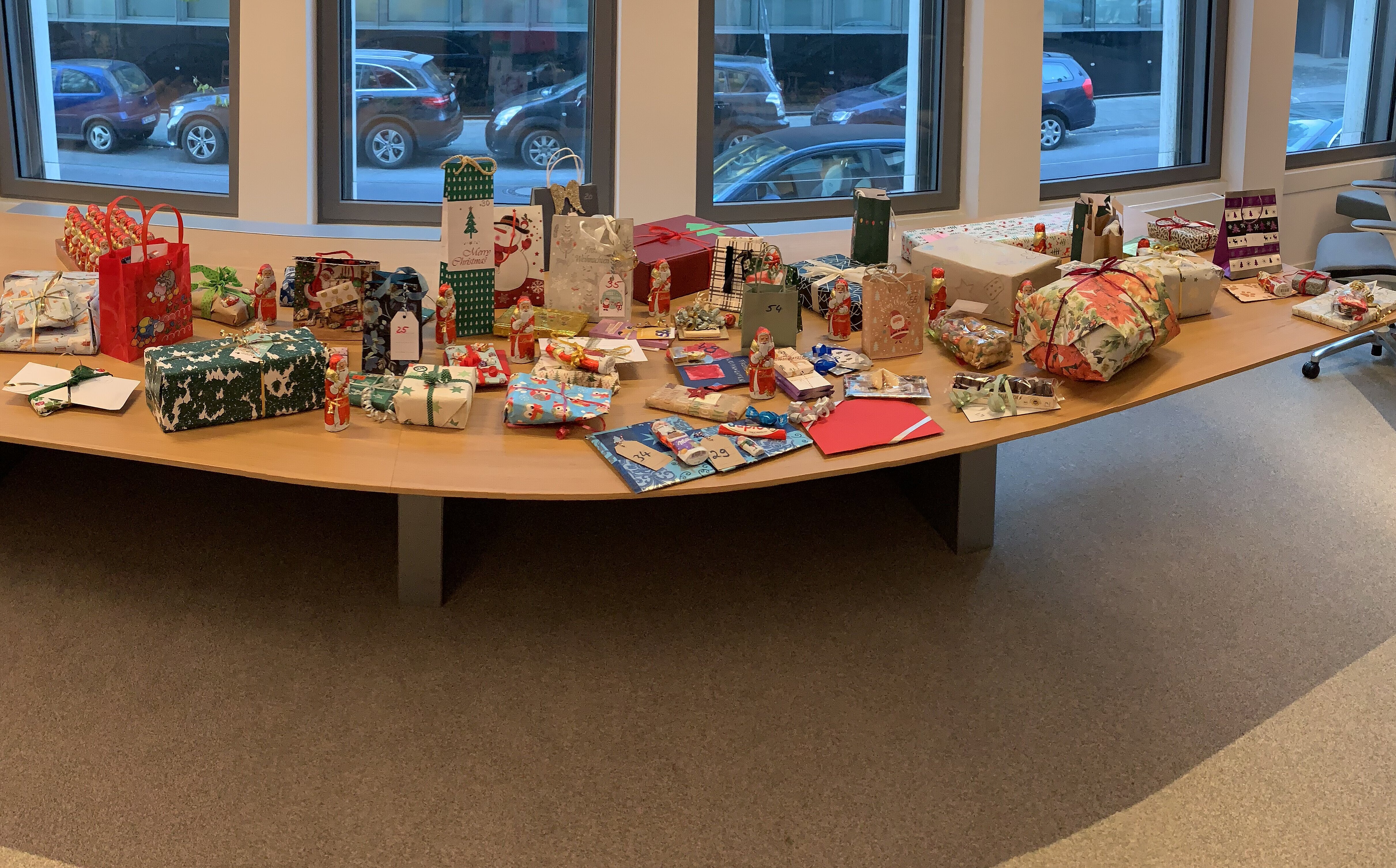 Das Ergebnis der weihnachtlichen Spendenaktion für die Kölner Frauenhäuser. Foto: IW 